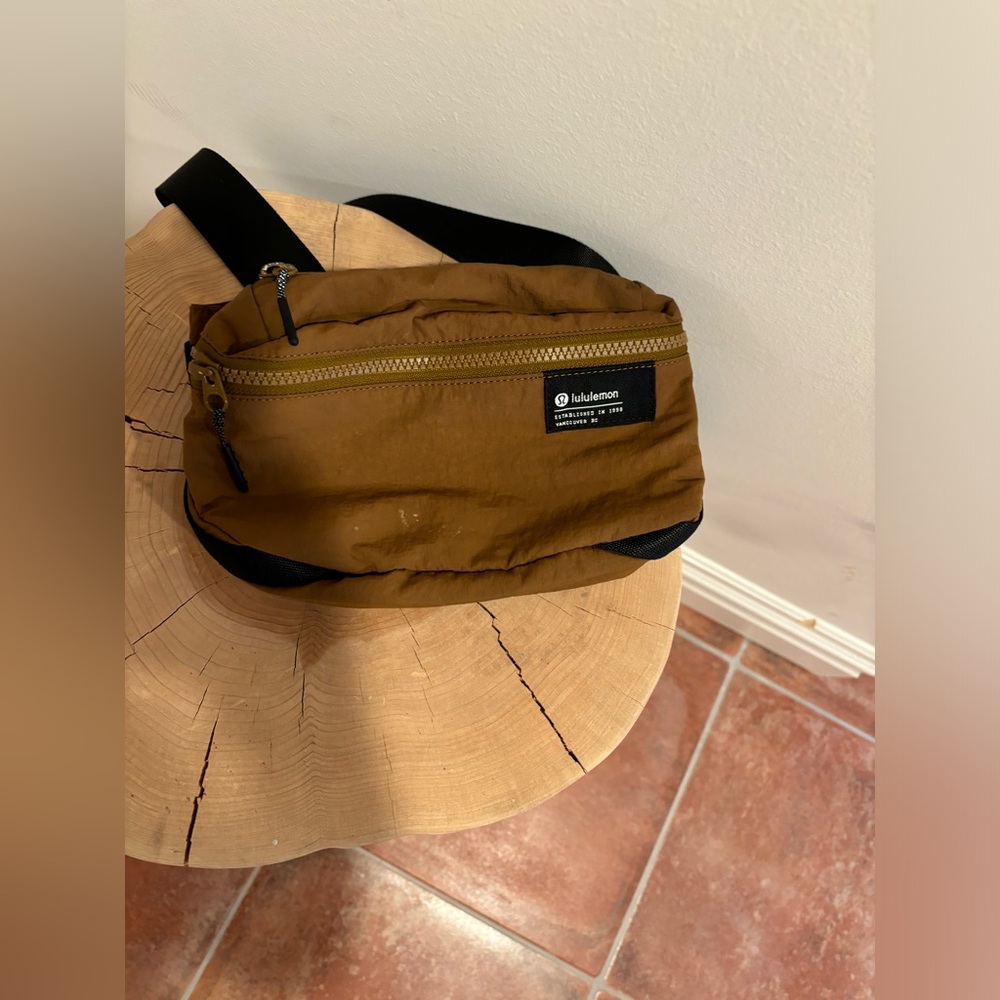 Lululemon crossbody belt bag